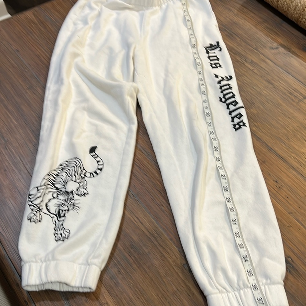 Girls Hollister California ultra high rise sweatpants. LOS ANGELES.